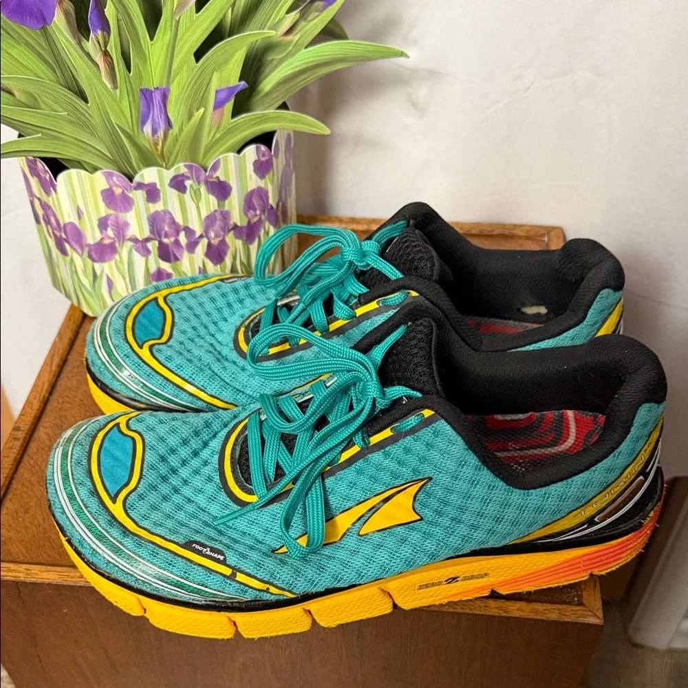 Altra Women’s Torin 2.0 Running Shoes in Parrot Blue and Yellow Size 10